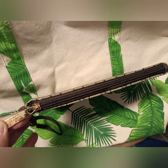 Gucci Brown Monogram Canvas Wristlet, New 💖 Condition Designer Bag - Picture 3 of 10